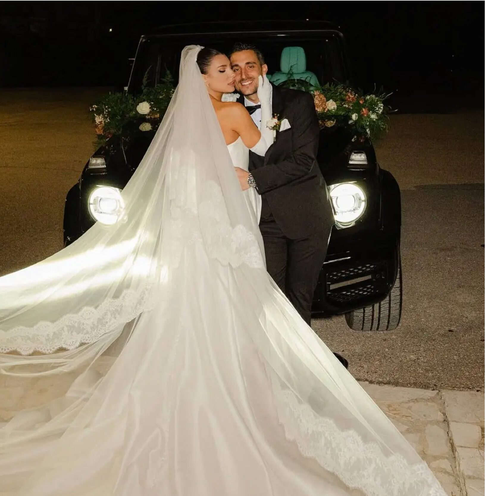 Μαριαλένα Ρουμελιώτη- Σάκης Κατσούλης: Το παραμυθένιο άλμπουμ από το γάμο τους και οι όρκοι αιώνιας αγάπης