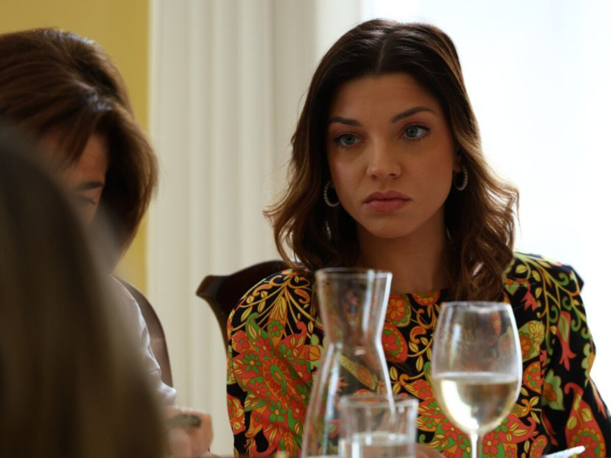 Να μ αγαπάς: Η Εβίτα πέφτει θύμα της Σοφίας και καταρρέει ψυχολογικά