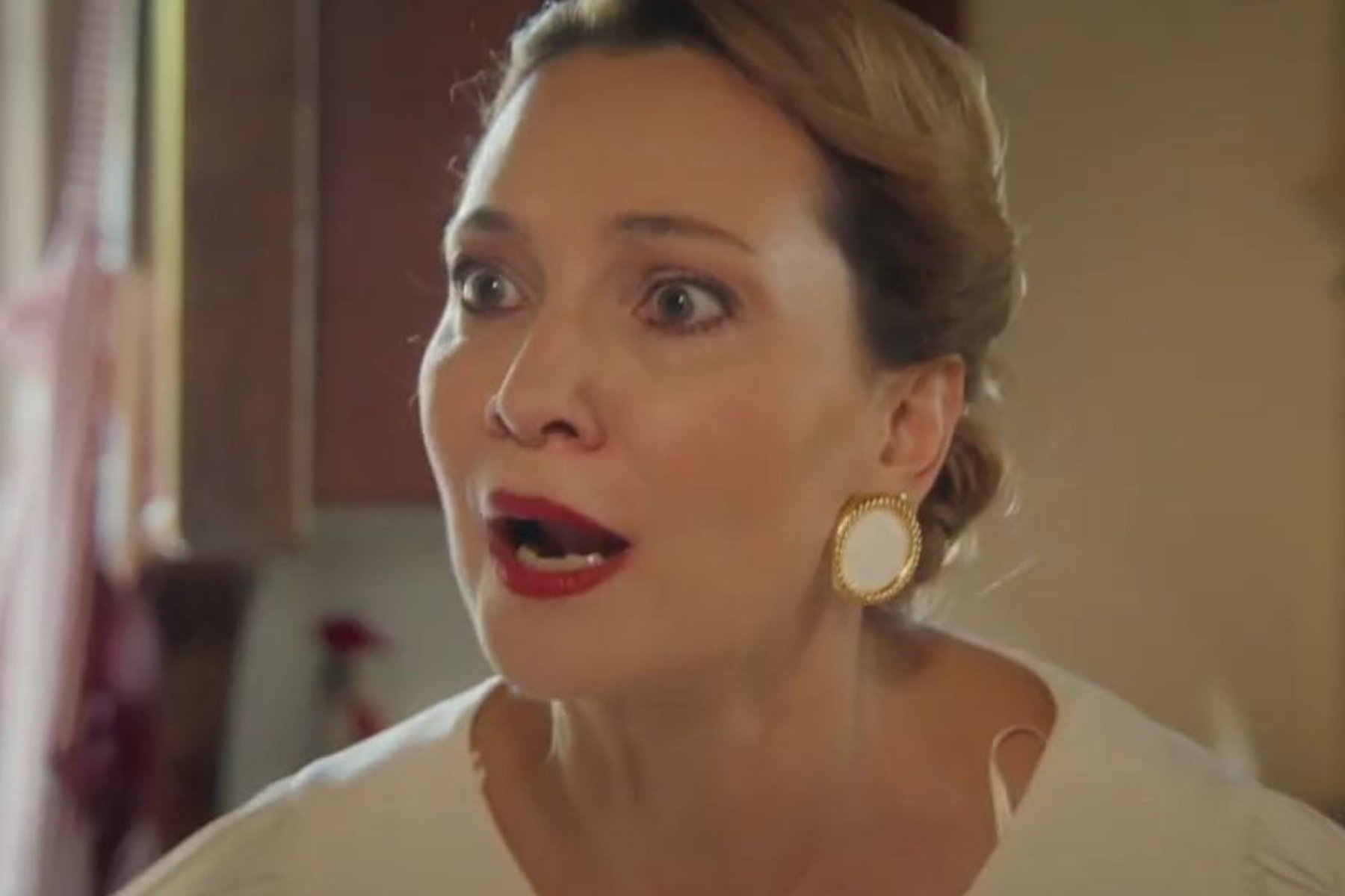 Να μ' αγαπάς-Ζωή-