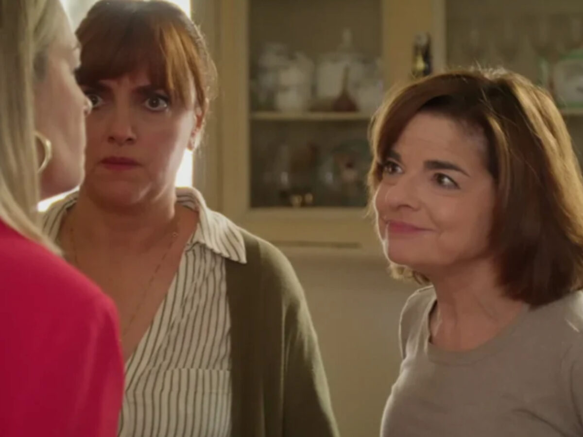 Να μ' αγαπάς: Η Νικαίτη κάνει μαύρη την ζωή της Στυλιανής και την βασανίζει με τον χειρότερο τρόπο