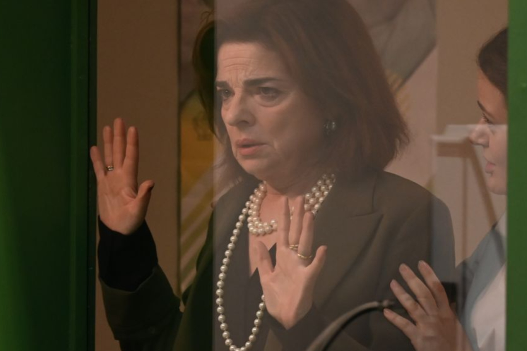 Να μ' αγαπάς-Νικαίτη-