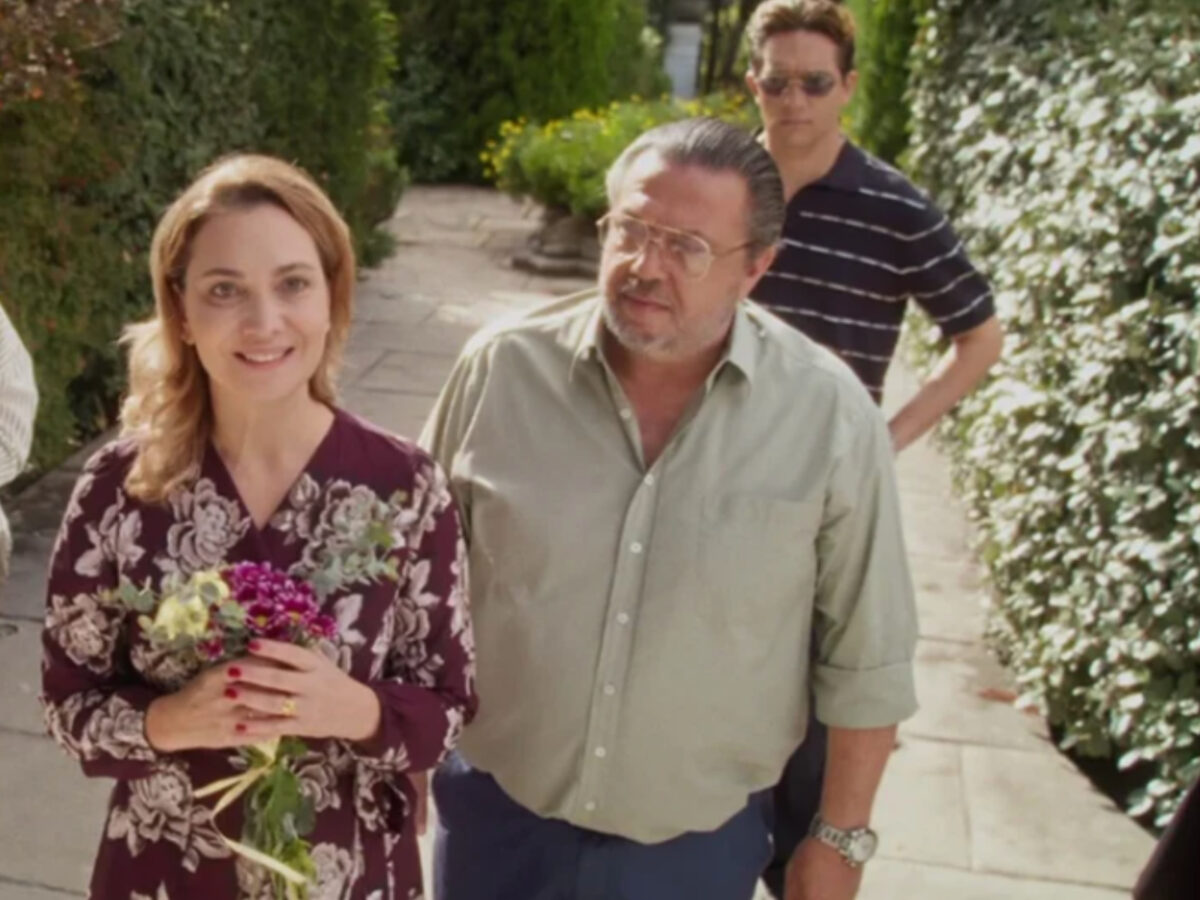 Να μ'αγαπάς: Γίνεται φόνισσα και σκοτώνει τον δυνάστη της