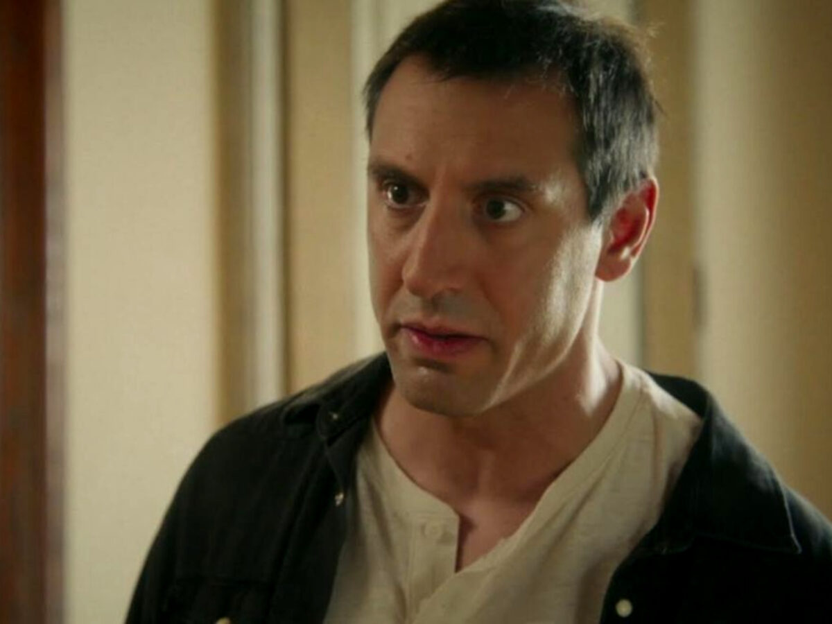 Να μ'αγαπας : O Μάκης σώζει τη ζωή του Θεόφιλου και διεκδικεί την περιουσία του