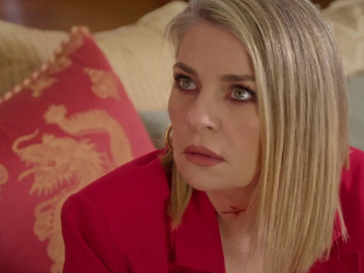 Να μ'αγαπάς: Ο Θεόφιλος πετάει την Σοφία έξω με τις κλωτσιές