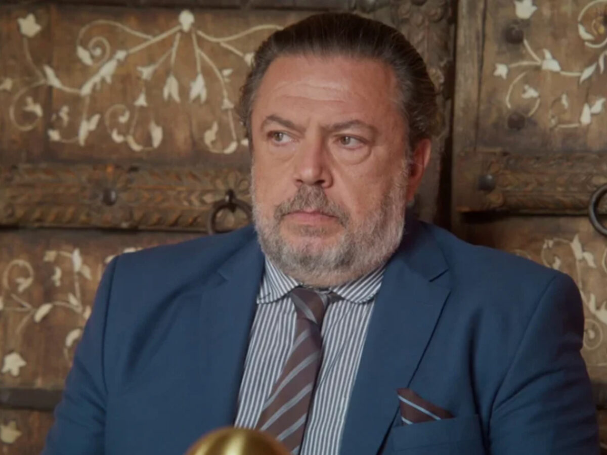 Να μ'αγαπάς: Ο Θεόφιλος θυσιάζει το παιδί του για να σώσει τους υπόλοιπους