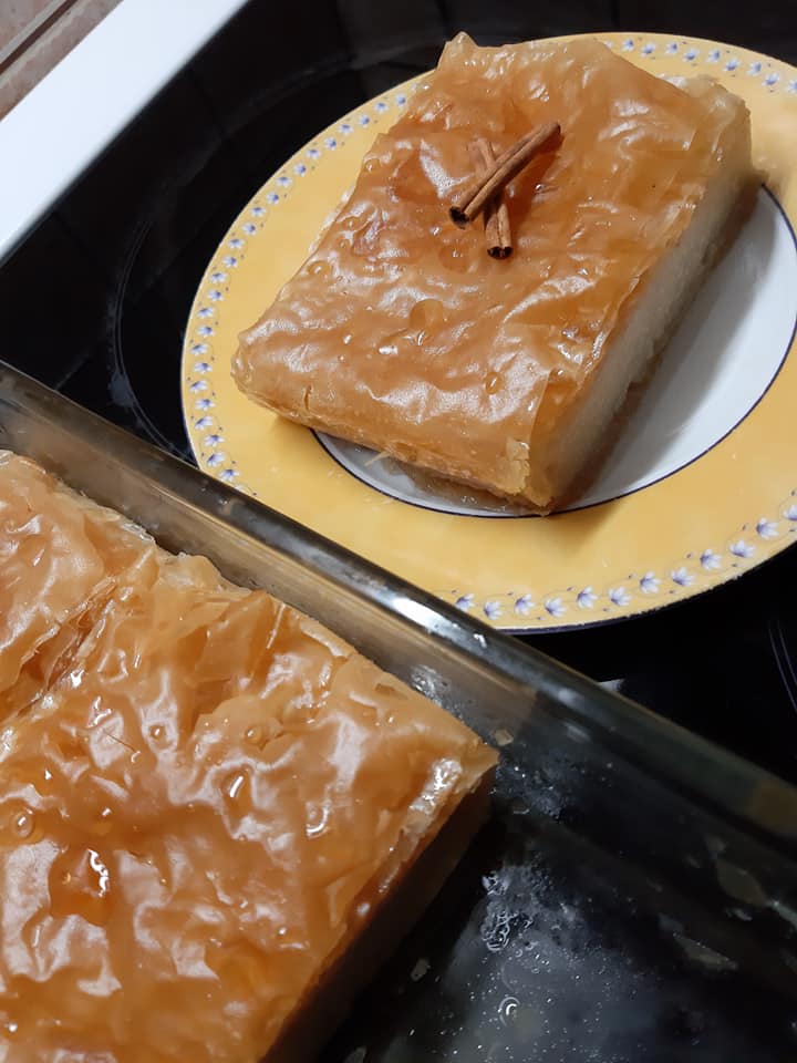 γαλακτομπούρεκο-στο-πιάτο-