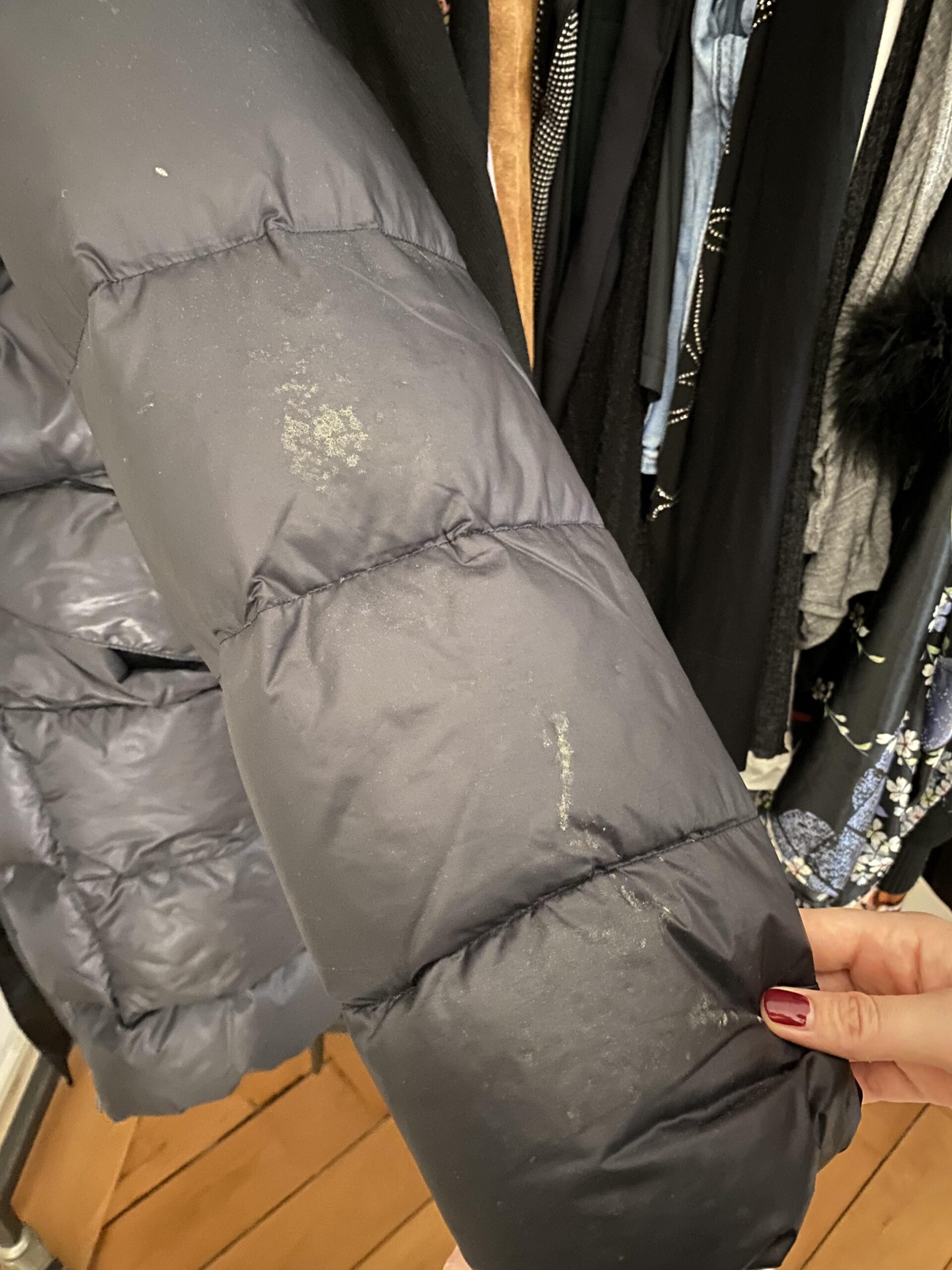 Οι 4 πιο αποτελεσματικοί τρόποι για να αφαιρέσεις τη μούχλα από τα υφάσματα