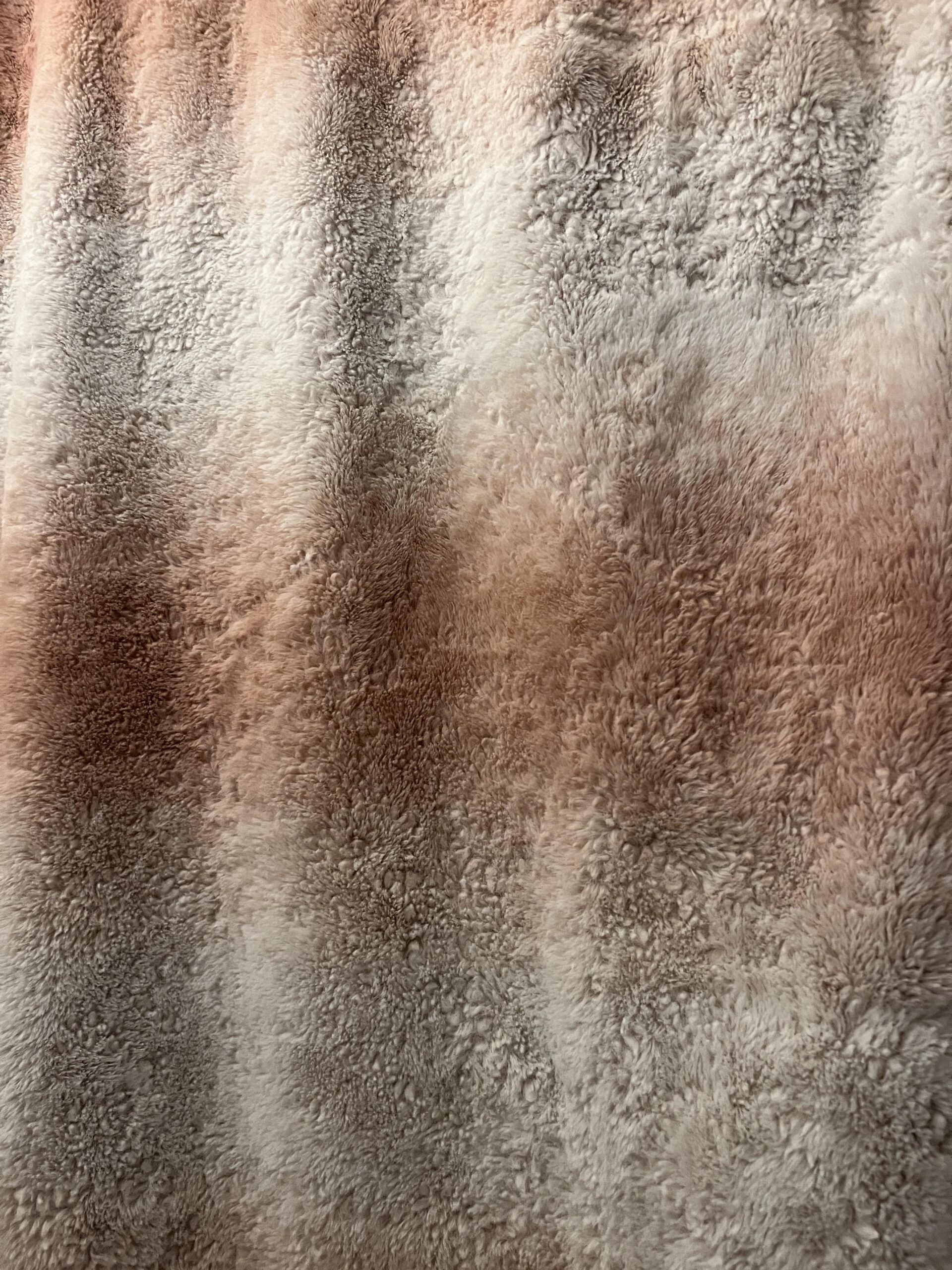 Οι πιο εύκολοι τρόποι για να πλύνεις τη κουβέρτα που δεν χωράει στο πλυντήριο