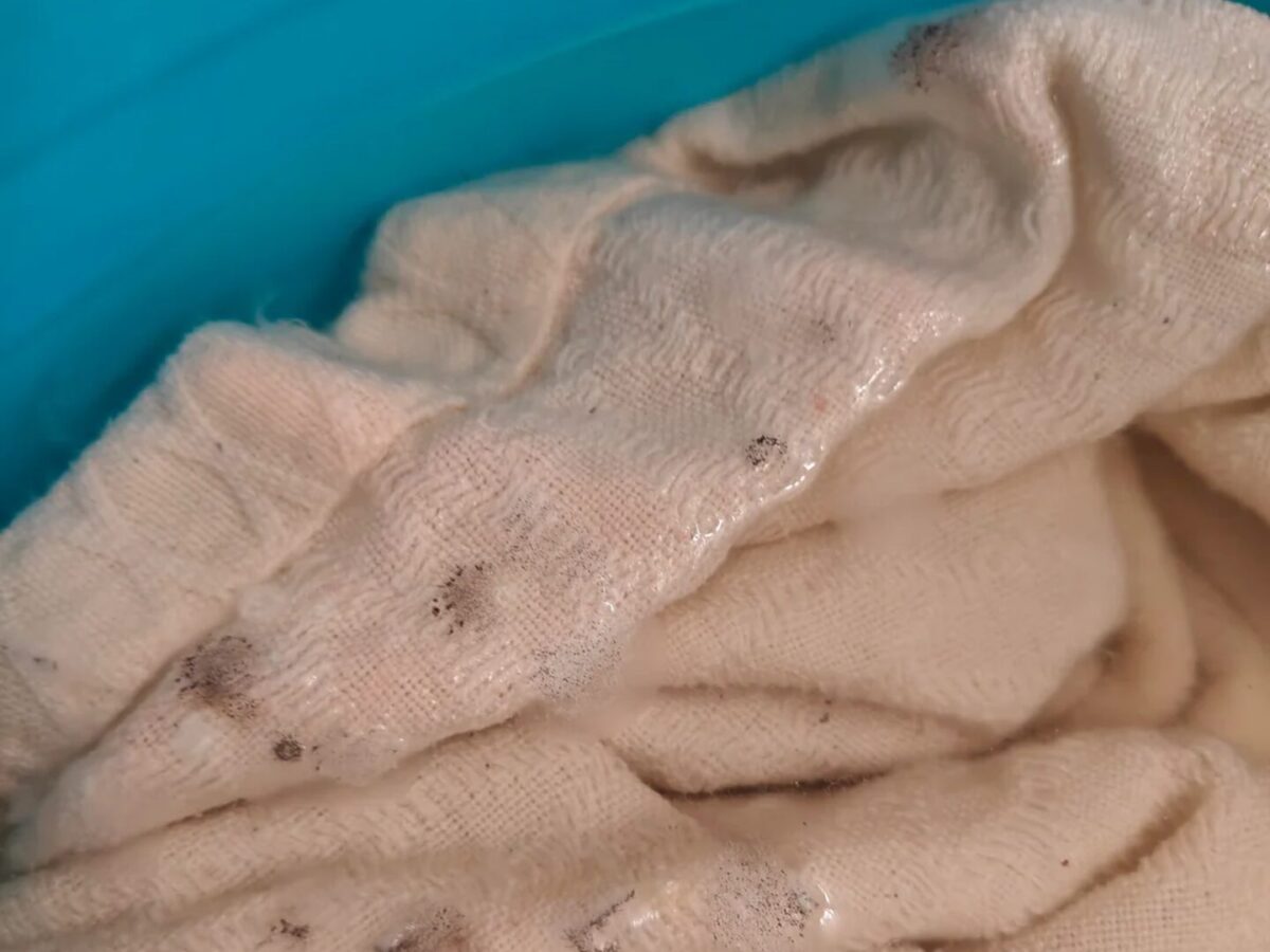 Οι πιο εύκολοι τρόποι για να πλύνεις τη κουβέρτα που δεν χωράει στο πλυντήριο