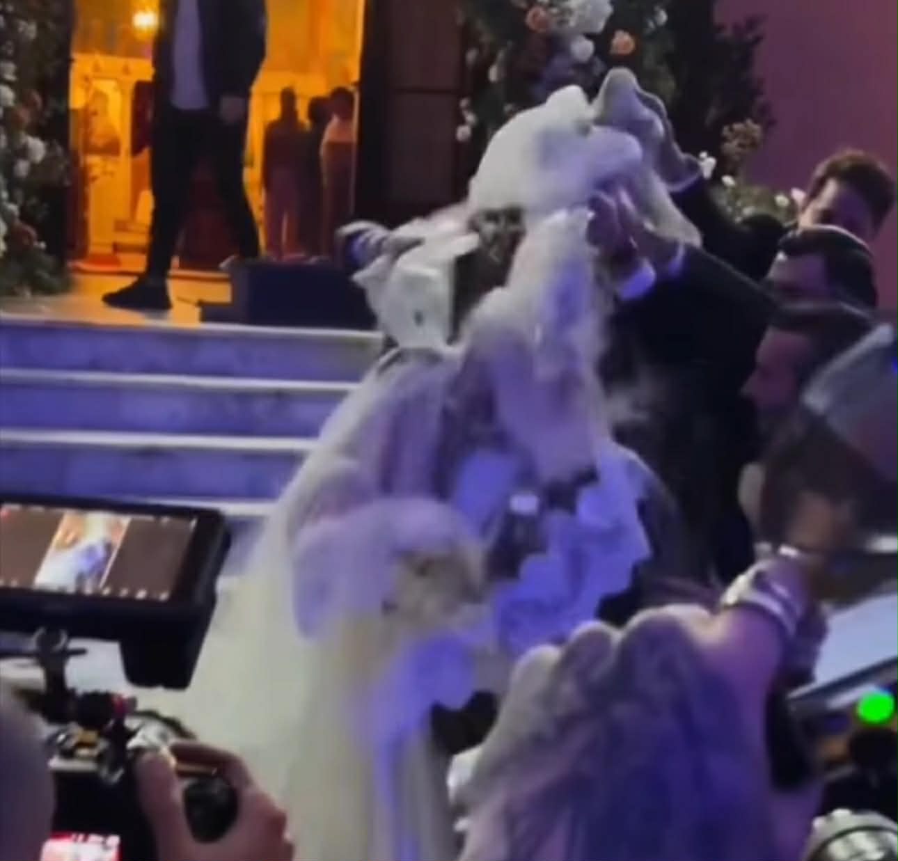 Παντρεύτηκαν Σάκης Κατσούλης και Μαριαλένα Ρουμελιώτη: Φώτο και βίντεο