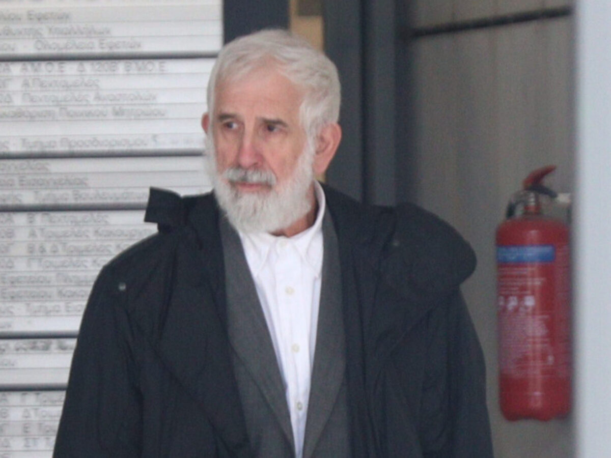 Ο Πέτρος Φιλιππίδης πιο χαρούμενος από ποτέ επιστρέφει στο θέατρο