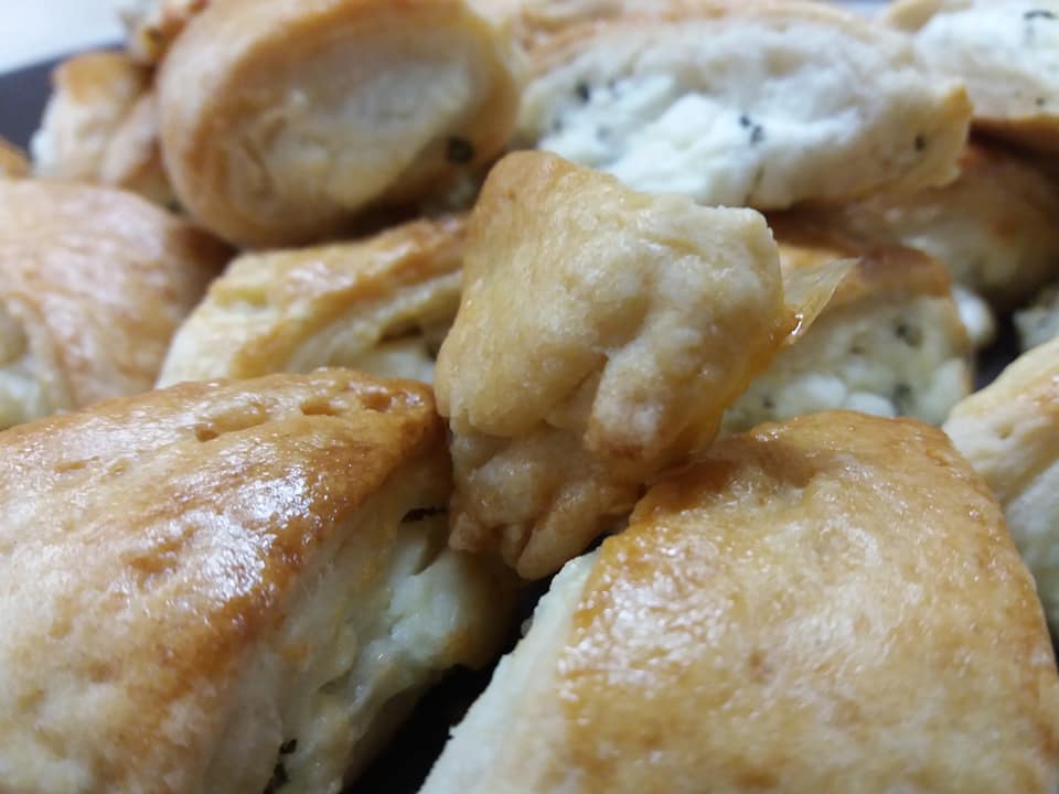 Πιτάκια με δύο διαφορετικές ιδέες για γέμιση για μπουφέ