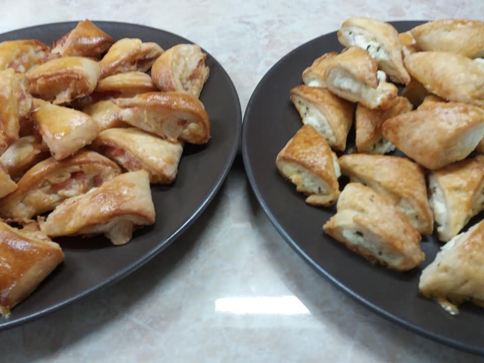 Πιτάκια με δύο διαφορετικές ιδέες για γέμιση για μπουφέ