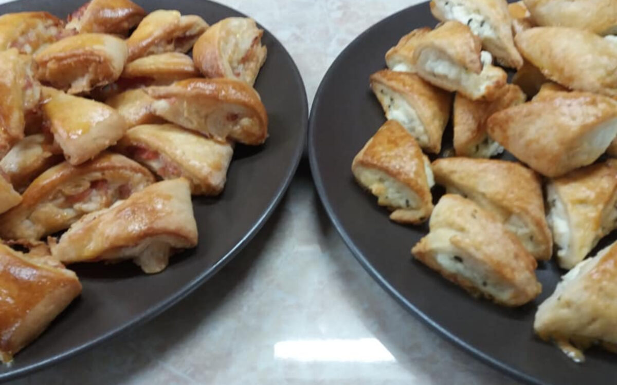 Πιτάκια με δύο διαφορετικές ιδέες για γέμιση για μπουφέ