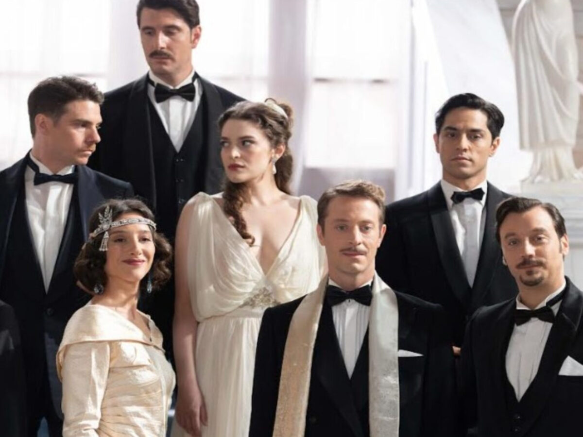 Πρωταγωνιστής του Grand Hotel έγινε πατέρας και πλέει σε πελάγη ευτυχίας