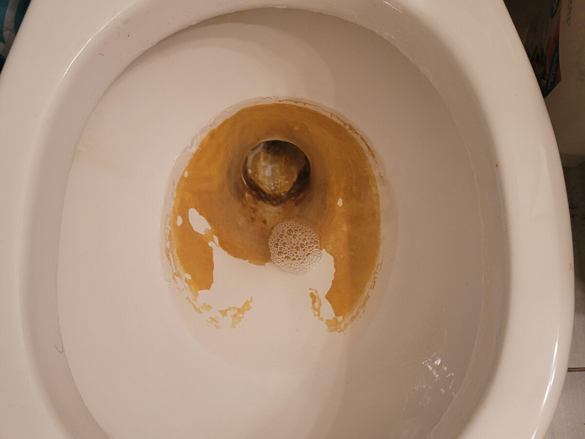 Ρίξτε 3 κουταλιές στη λεκάνη – Σε 10 λεπτά θα ξεχάσετε πουρί και κιτρινίλες αφτιαχτο