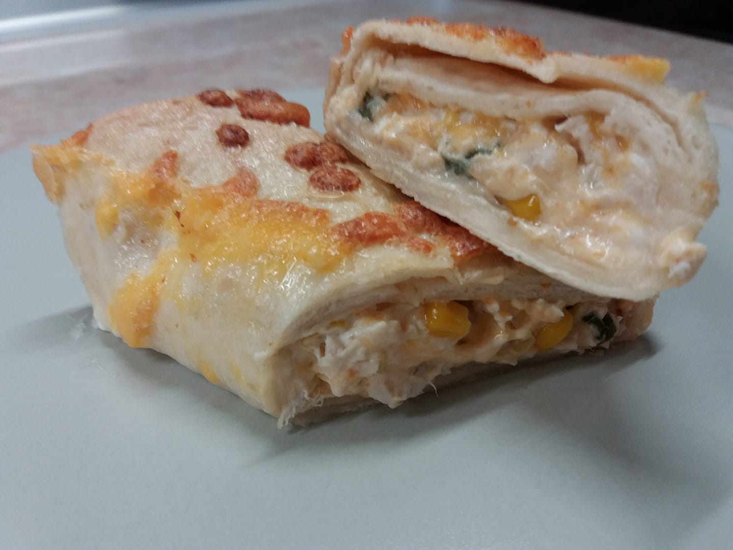 Ρολάκια τορτίγιας με το κοτόπουλο που περίσσεψε