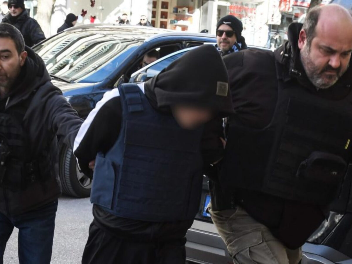 Σέρρες: «Ο γιος μου είναι αθώος κι ελπίζω να είναι ψέματα ότι τον μαστίγωσαν με καλώδιο» λέει η μητέρα του 15χρονου (Βίντεο)