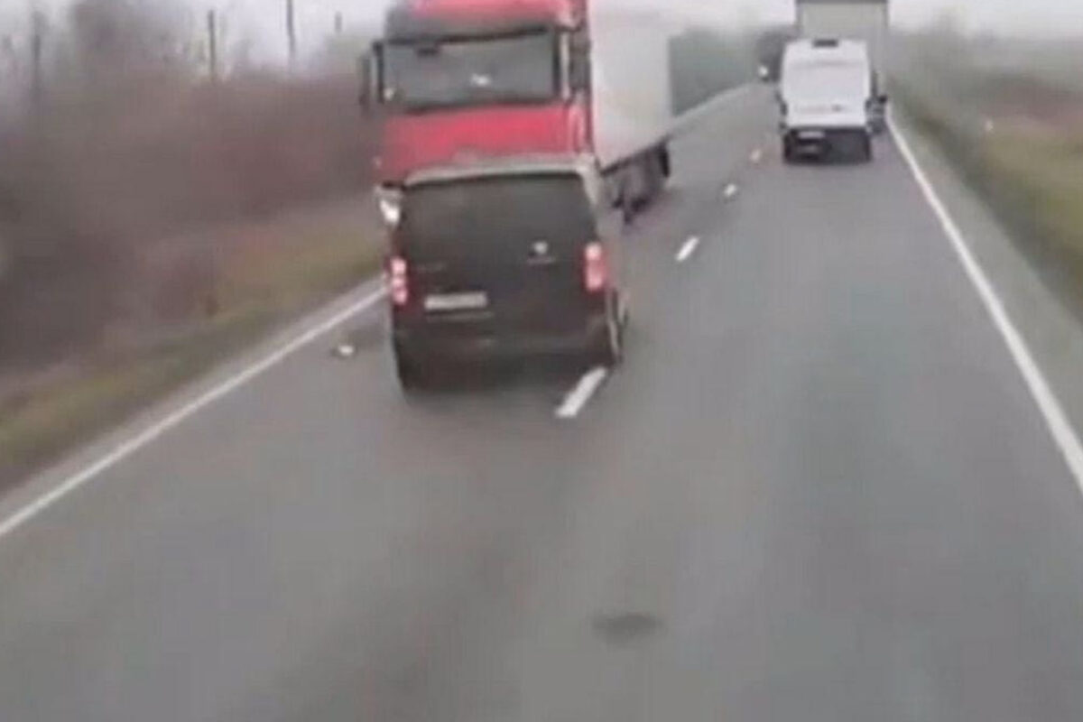 Σοκάρει το βίντεο από τη στιγμή της σύγκρουσης του λεωφορείου που μετέφερε τους οπαδούς του ΠΑΟΚ