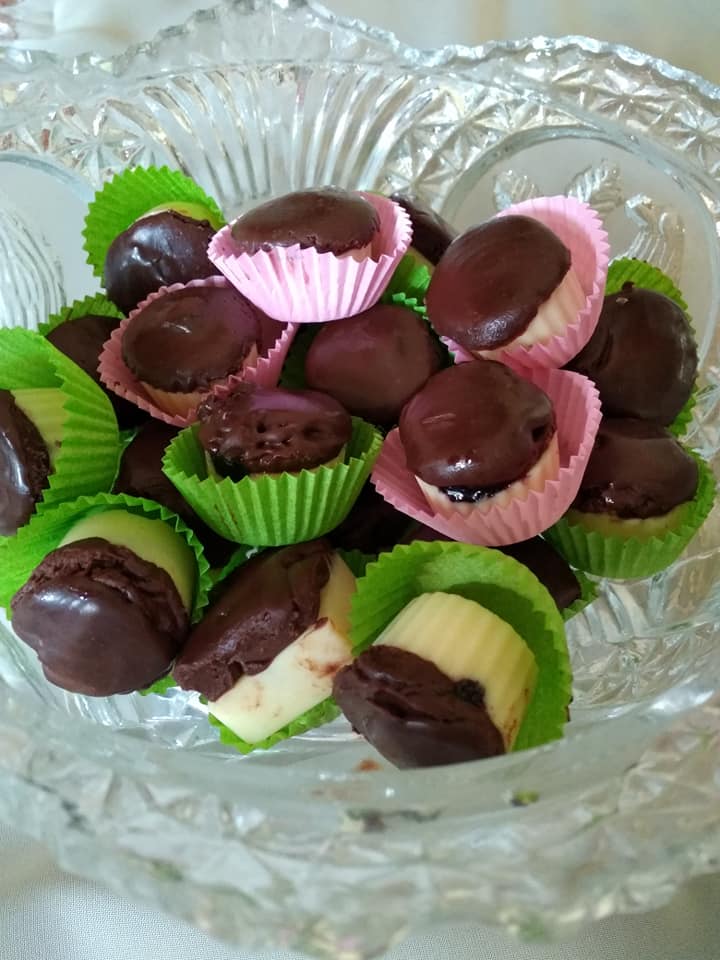 Σοκολατάκια-με γλυκό κεράσι-