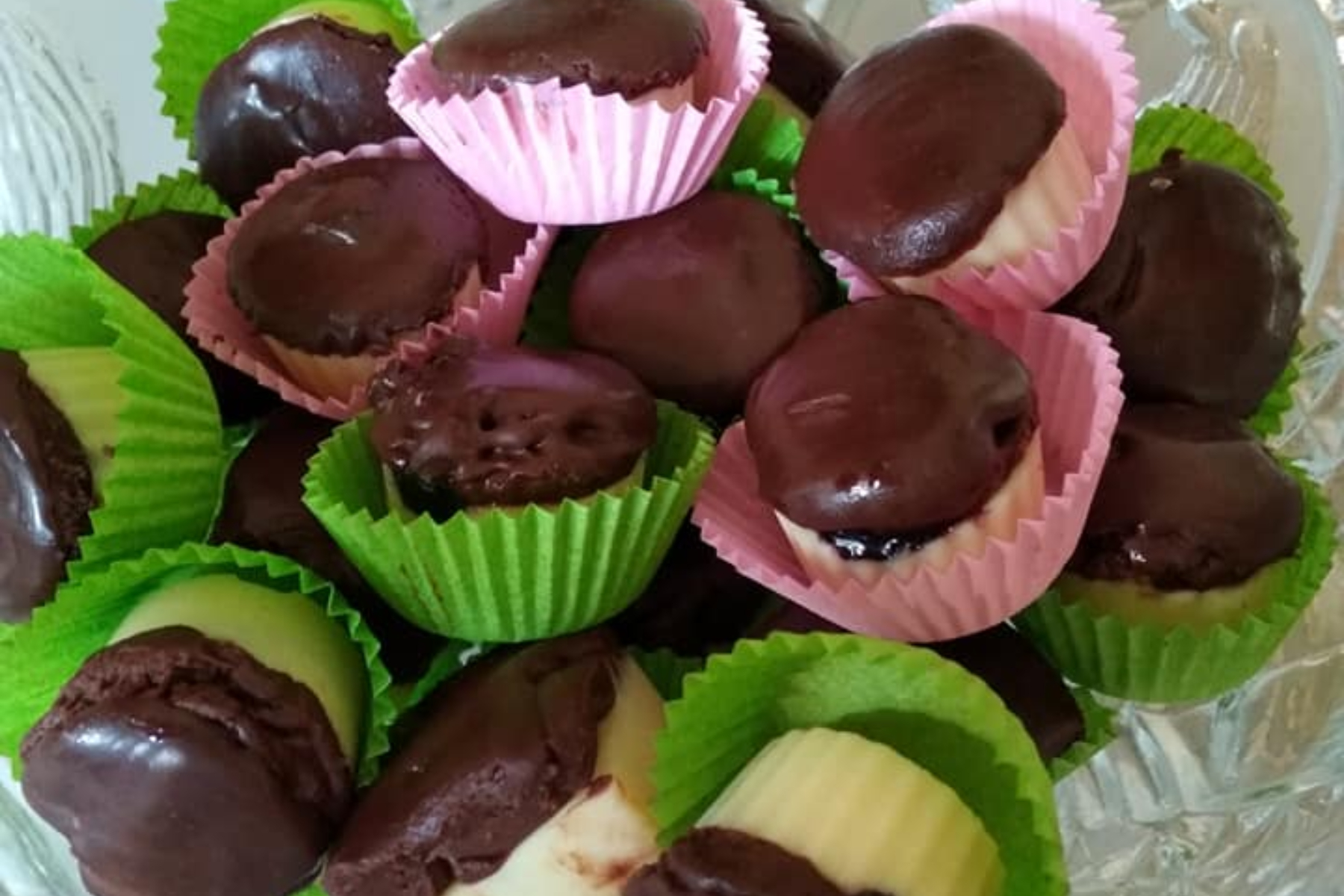 Σοκολατάκια με γλυκό κεράσι