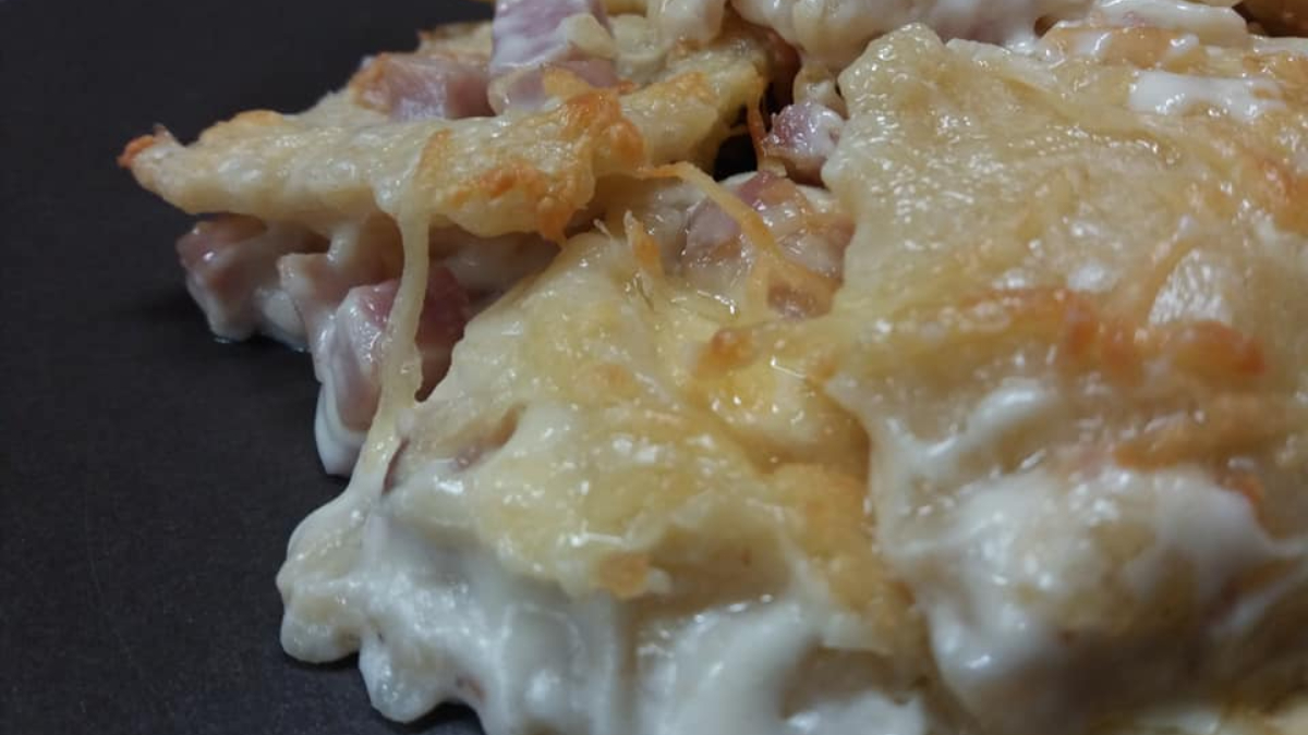 Σπιτικά χειροποίητα ραβιόλια με τυριά και αλλαντικά στο φούρνο