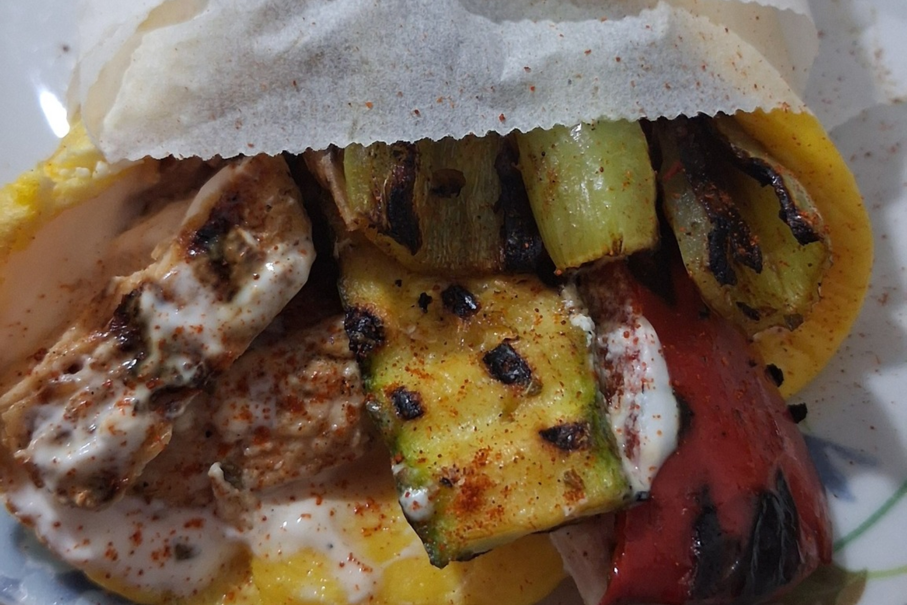 πιτόγυρο-με-ψητά λαχανικά-και-κοτόπουλο-συνταγή-