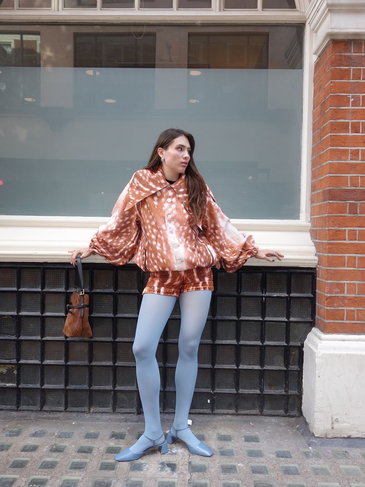 ολόσωμο σορτσάκι-με-γαλάζιο καλσόν-σε-bambi print-