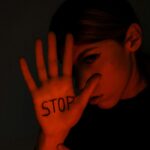 Θέτουμε όρια στους άλλους όχι από ανάγκη να τους απομακρύνουμε αλλά για να μην εγκαταλείψουμε τον εαυτό μας