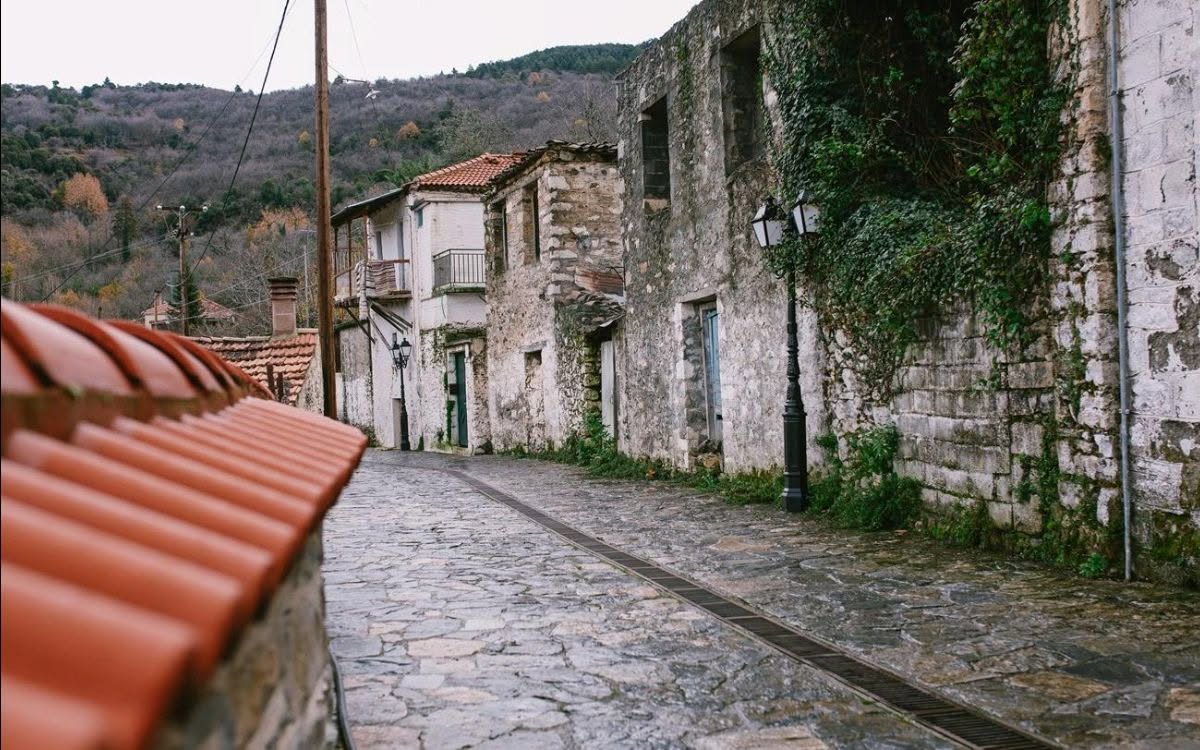 Το χωριό Παράδεισος της Λακωνίας που είναι φωλιασμένο μέσα στο δάσος & είναι 2 ώρες μακριά από την Αθήνα