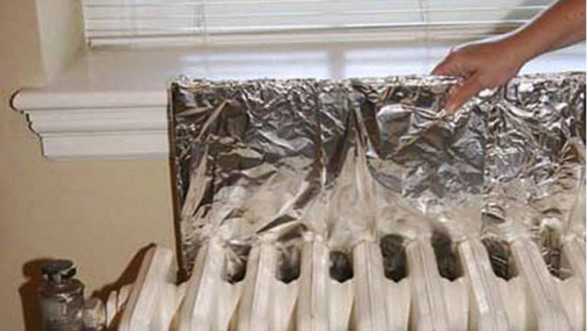 Το κόλπο με το αλουμινόχαρτο στο καλοριφέρ που θα ζεστάνει το σπίτι σας μέσα σε 5 λεπτά