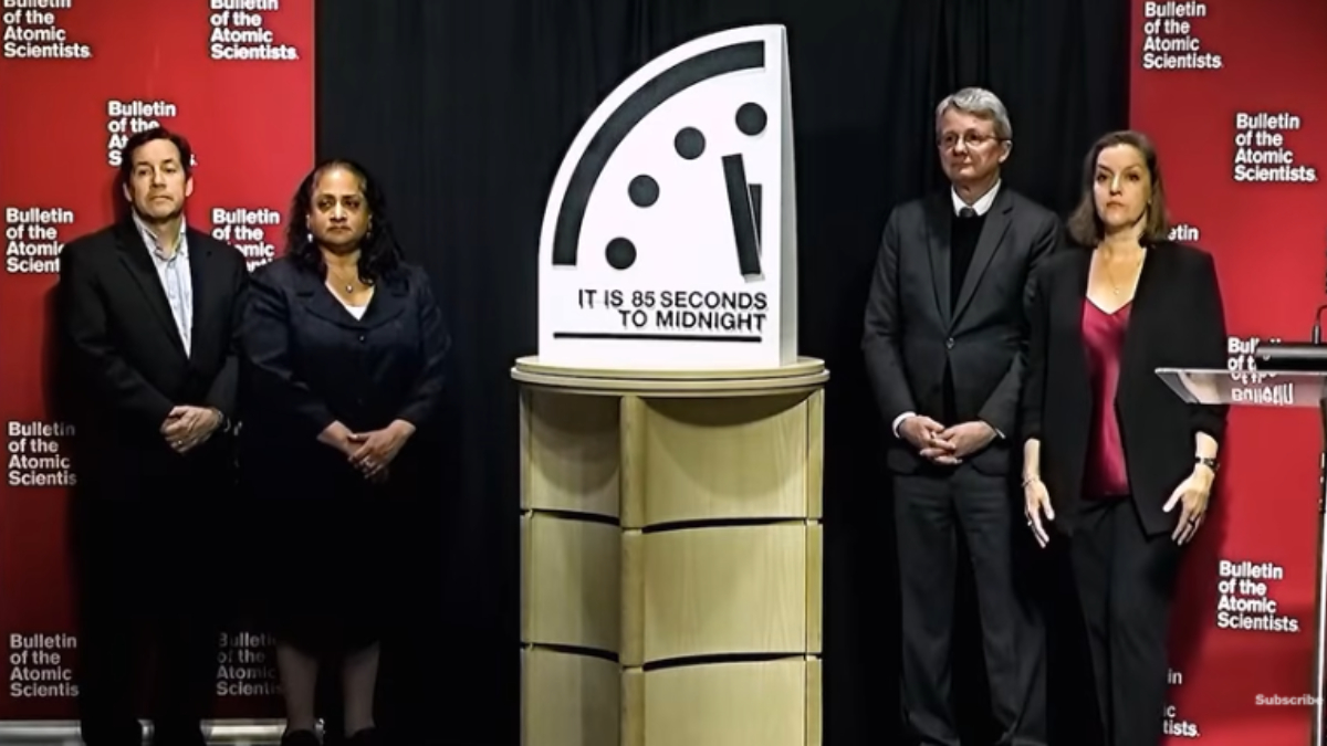 Το ρολόι της αποκάλυψης γύρισε τους δείχτες του και είμαστε πιο κοντά από ποτέ στο τέλος του κόσμου