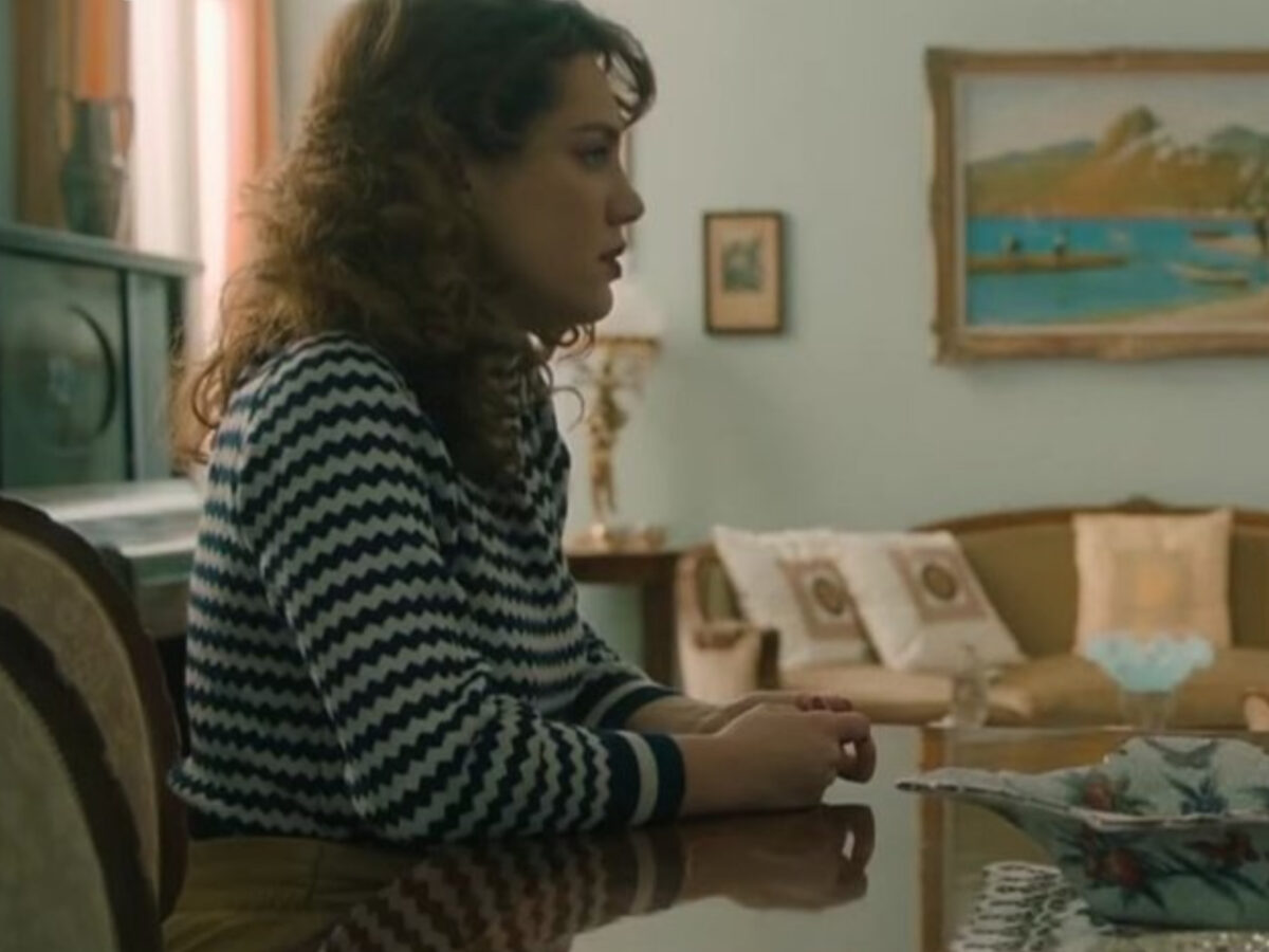 Το σπίτι δίπλα στο ποτάμι: Το μυστηριώδες πρόσωπο που την κάνει να τρέμει από φόβο