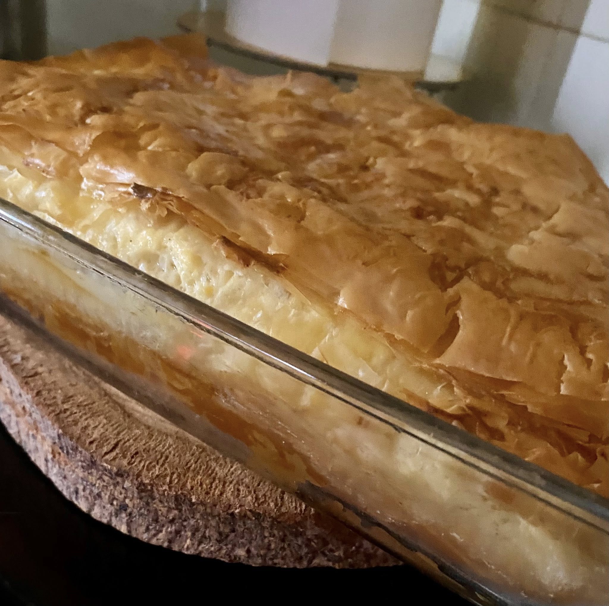 Τυρόπιτα-με μπεσαμέλ-συνταγή-του Τσελεμεντέ-