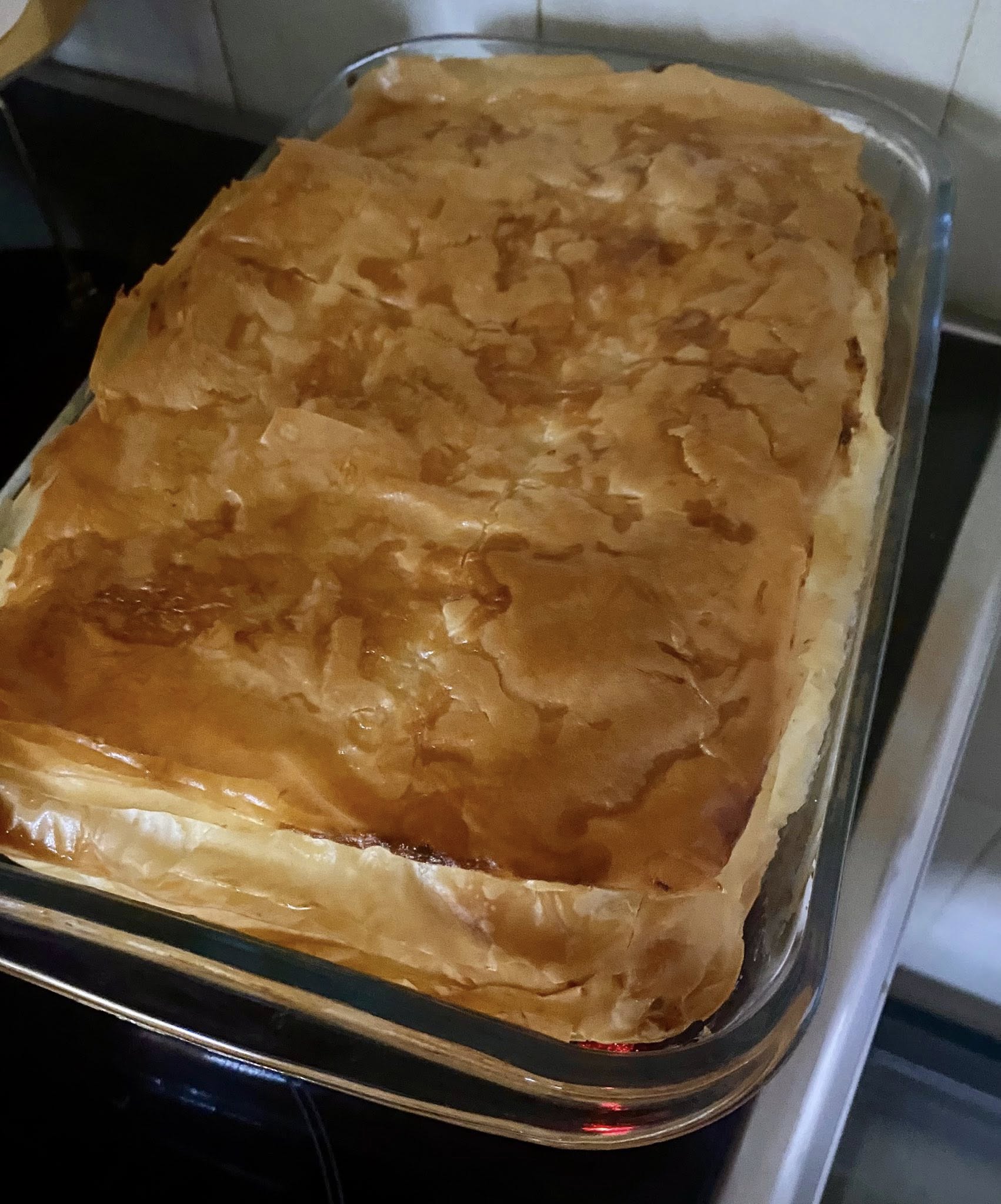 Τυρόπιτα-με μπεσαμέλ-συνταγή-του-Τσελεμεντέ-