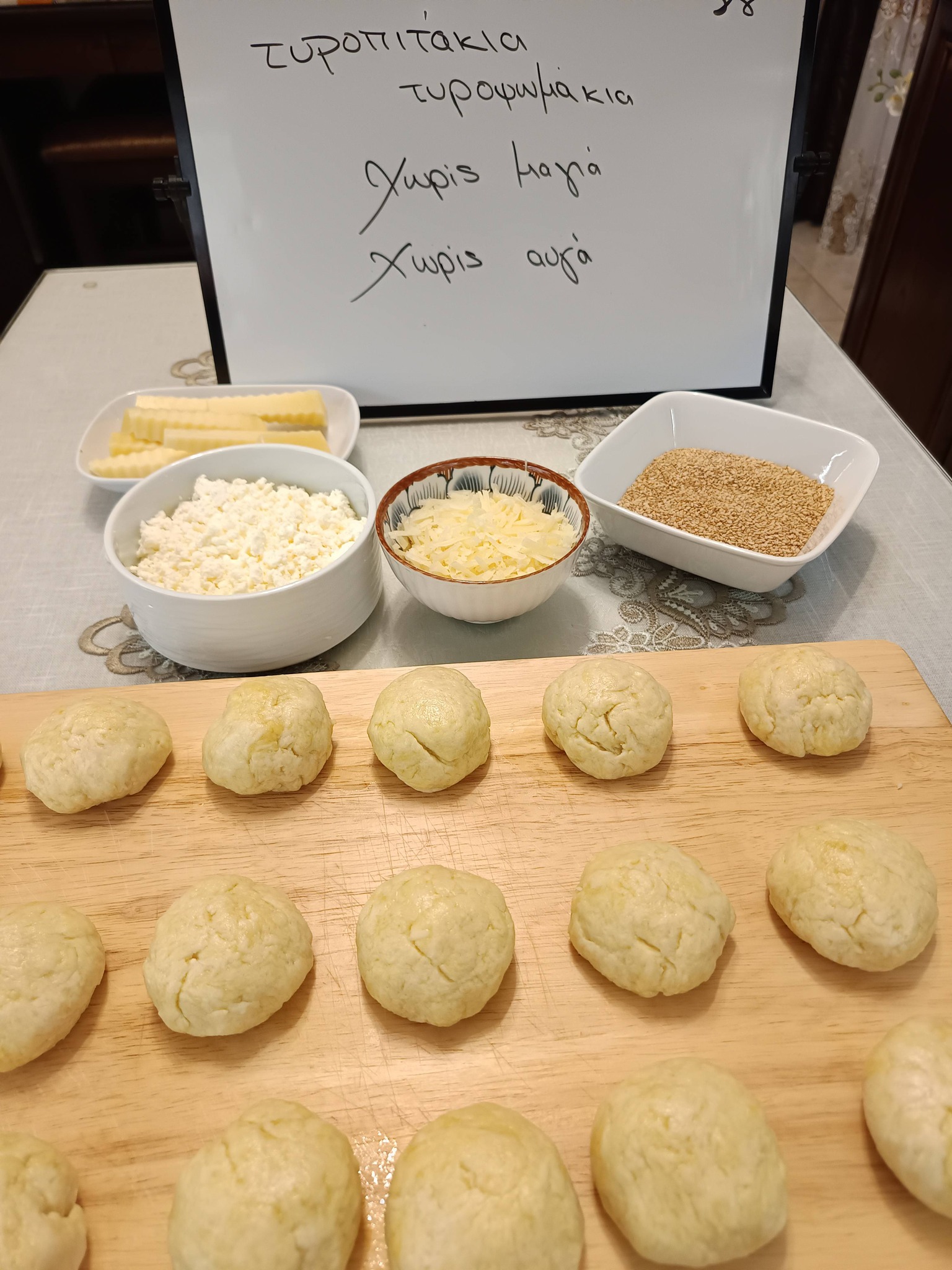 Τυροψωμάκια χωρίς αυγό και μαγιά για το σχολικό κολατσιό