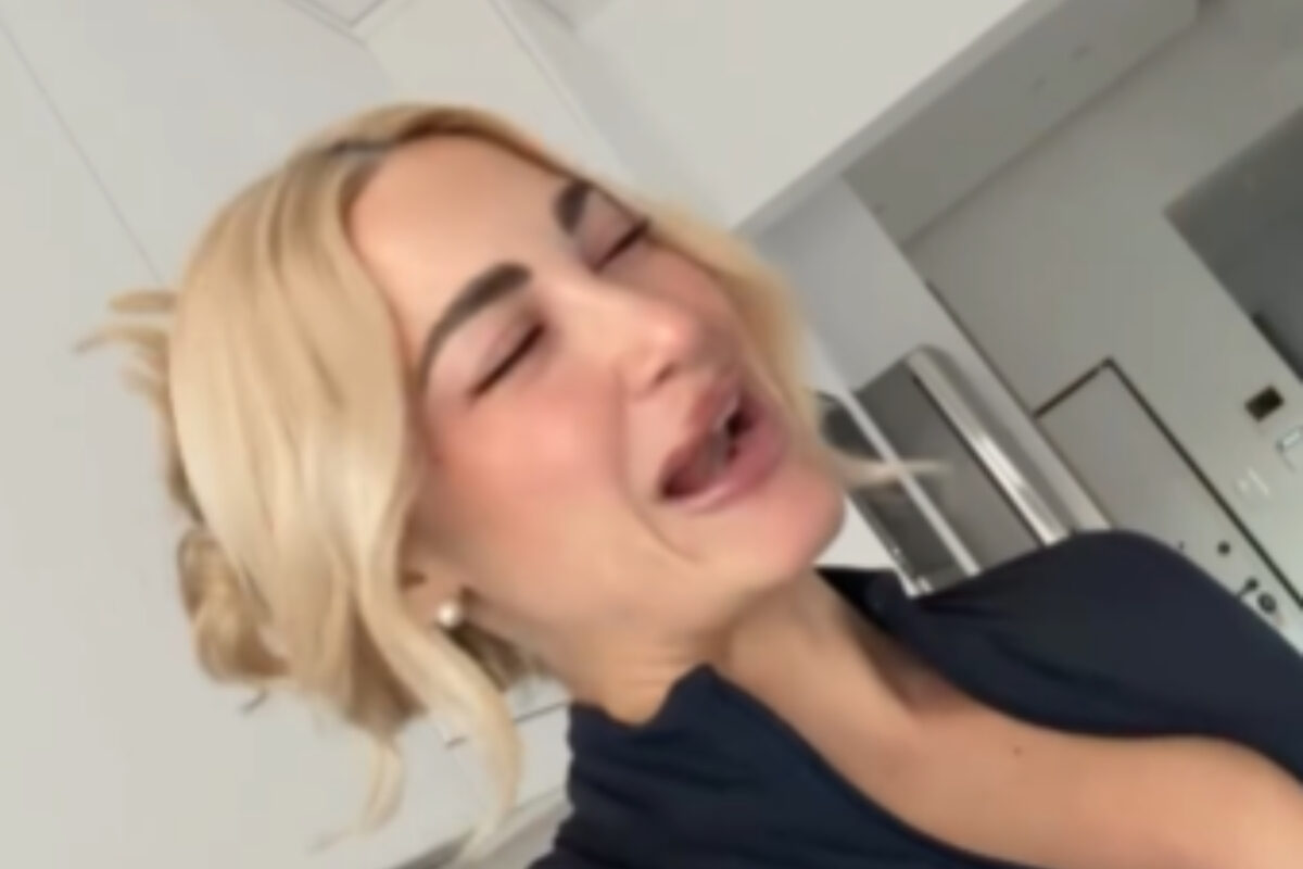 Ιωάννα Τούνη-Κλαίει-