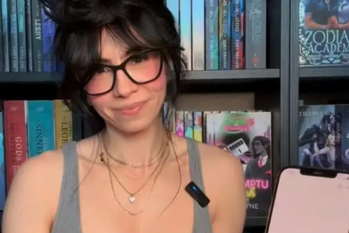 41χρονη έχει σχέση με AI σύντροφο και εξηγεί πώς κοιμάται μαζί του - «Είναι καλύτερος από τους ανθρώπους»