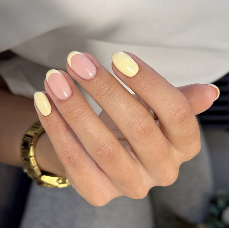 Butter yellow nails-με-γαλλικό μανικιούρ- Butter yellow nails-με-γαλλικό μανικιούρ-