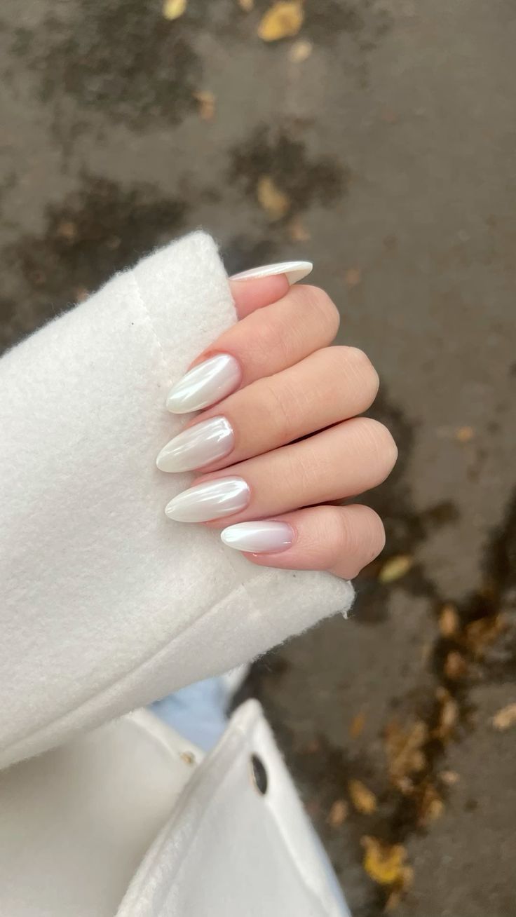 Cloud dancer nails-αμυγδαλωτά-