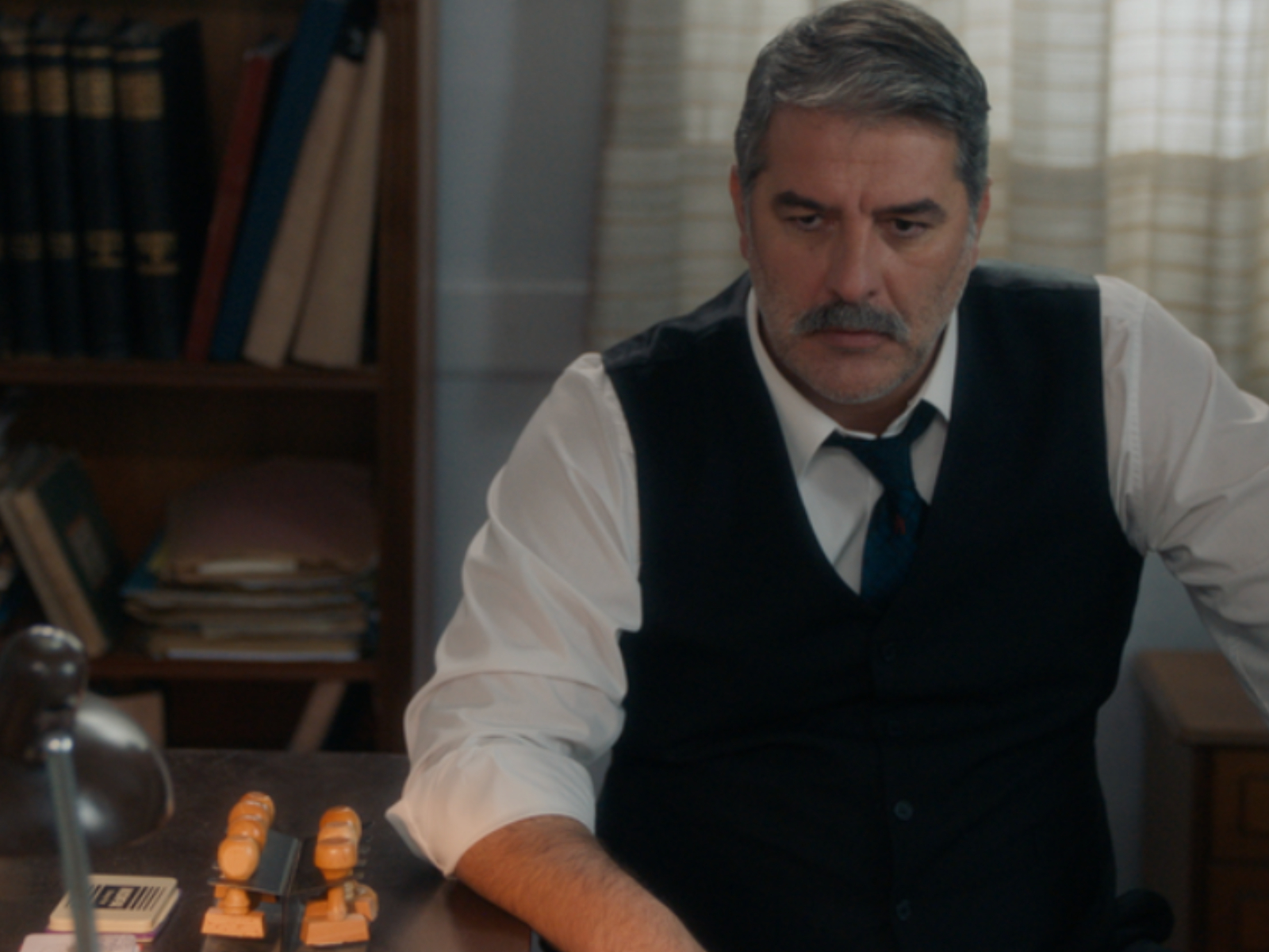 Porto Leone: Ο Γιάμαρης της κλείνει στο στόμα και την τραβά με μανία