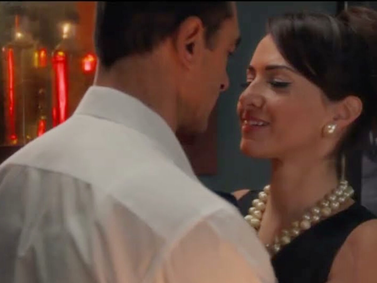 Porto Leone: Ο Τάκης παρακολουθεί την Ρίτα και μαθαίνει για το νόθο παιδί