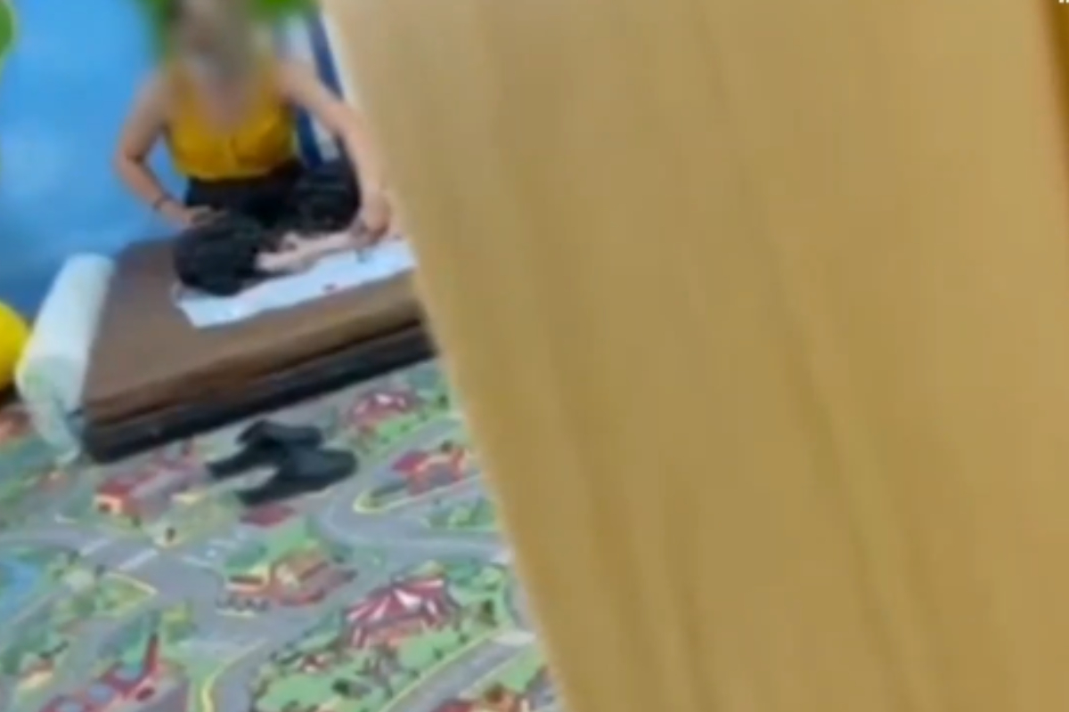 Αδιανόητο περιστατικό στη Χαλκίδα: Φυσικοθεραπεύτρια χτύπησε παιδί με εγκεφαλική παράλυση και τη μητέρα του