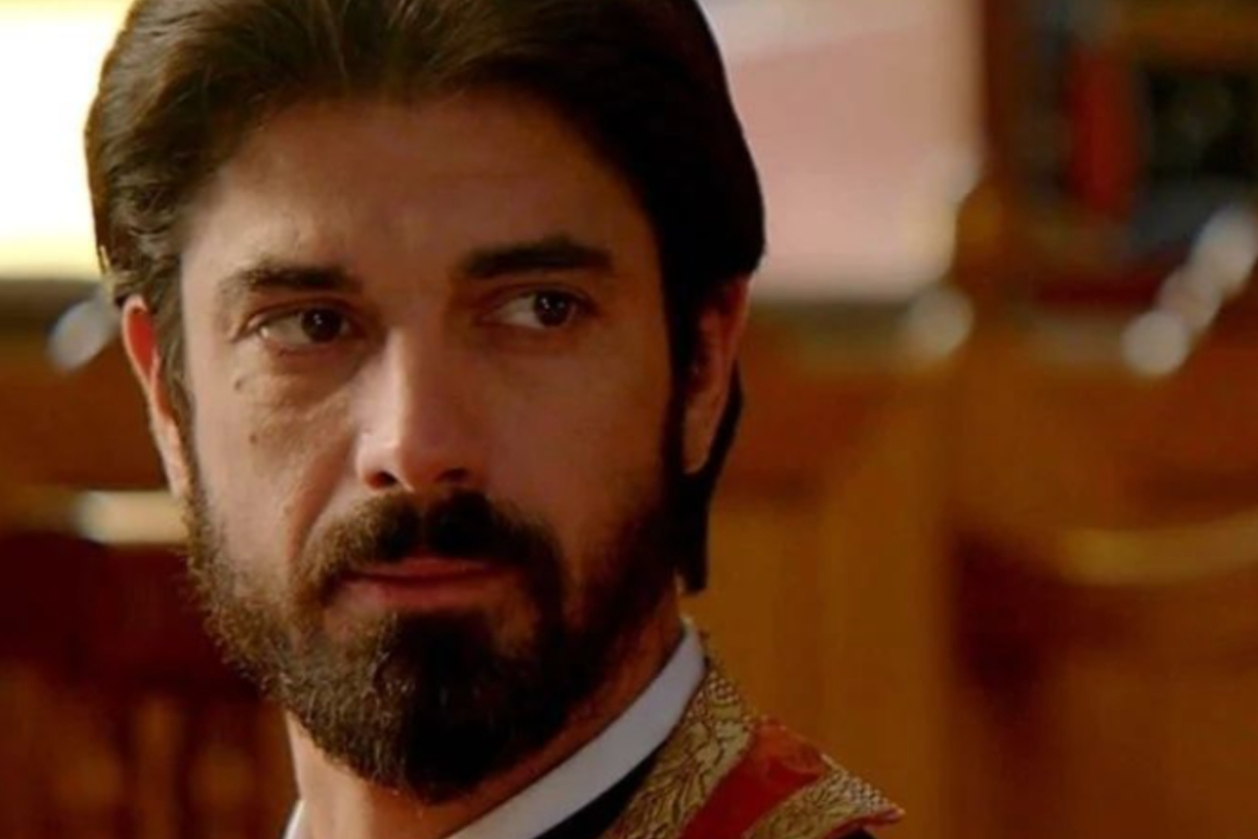 Άγιος Έρωτας: Ο πάτερ Νικόλαος γίνεται ασπίδα προστασίας για τη Χριστίνα