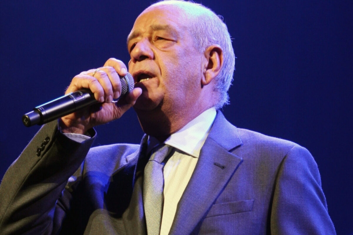 Ακουγόταν μόνο στα live: Ο τολμηρός για την εποχή στίχος που κόπηκε από τα «Λαδάδικα» του Μητροπάνου αφτιαχτο