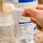 Ανάκληση βρεφικού γάλακτος: Οι εταιρίες και τα προϊόντα που έχουν αποσύρει