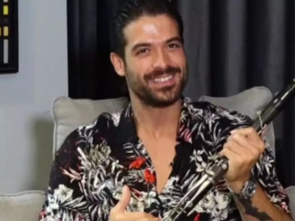 Δύναμη ψυχής από τον Άρη Μουγκοπέτρο: Παίζει κλαρίνο με τα δύο δάχτυλα και μας ανατριχιάζει (Βίντεο)