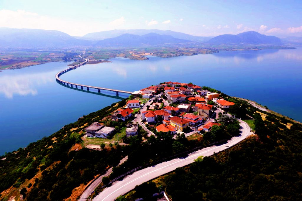 Εδώ θα δείτε νεράιδες.. Το χωριό με την μαγική θέα στην ωραιότερη γέφυρα της Ελλάδας αφτιαχτο