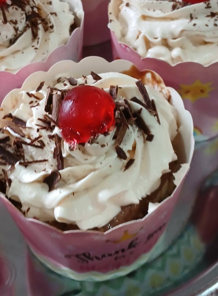 Εύκολα-ατομικά γλυκάκια-για τη Τσικνοπέμπτη-