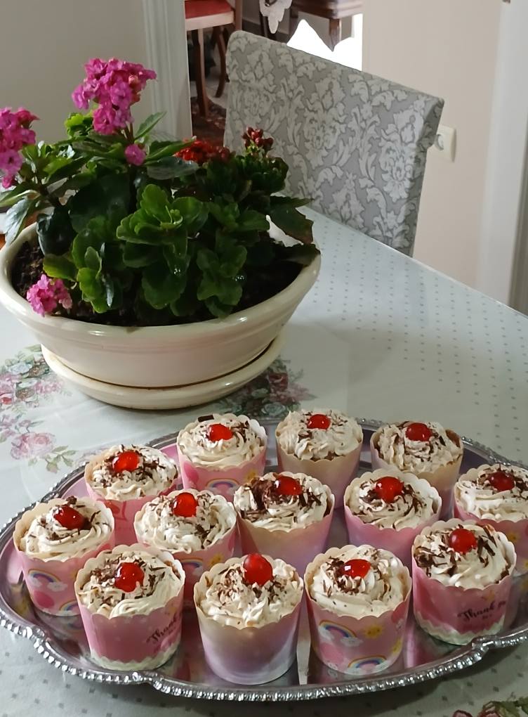 Εύκολα-ατομικά γλυκάκια-για τη Τσικνοπέμπτη-